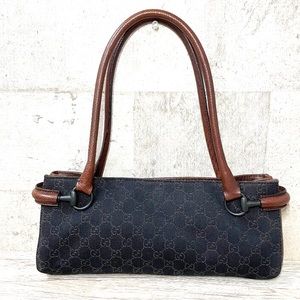 Unique Gucci shoulder handbag.